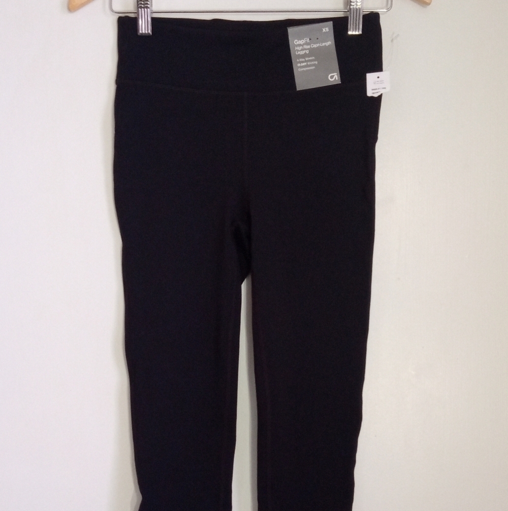 Gap fit high rise capri-length leggings in black women size X small NWT